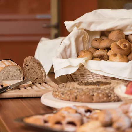 阿尔淘斯jufa酒店 3* 奥尔陶斯